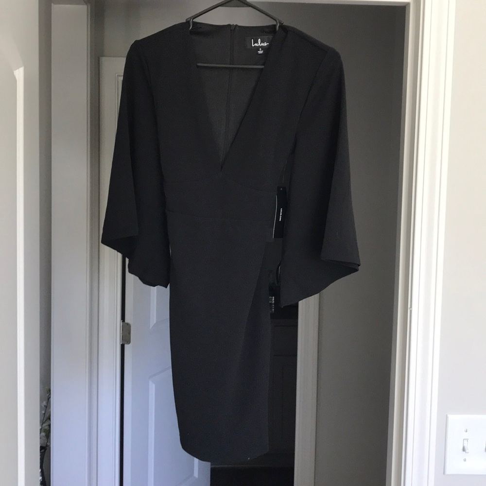 New with tags- Lulu’s black dress size small